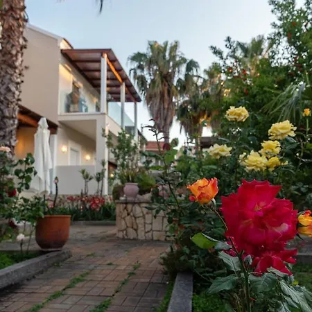 Проживание в семье Christa Luxury *