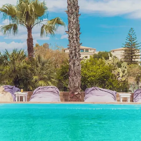 Christa Luxury Kavos